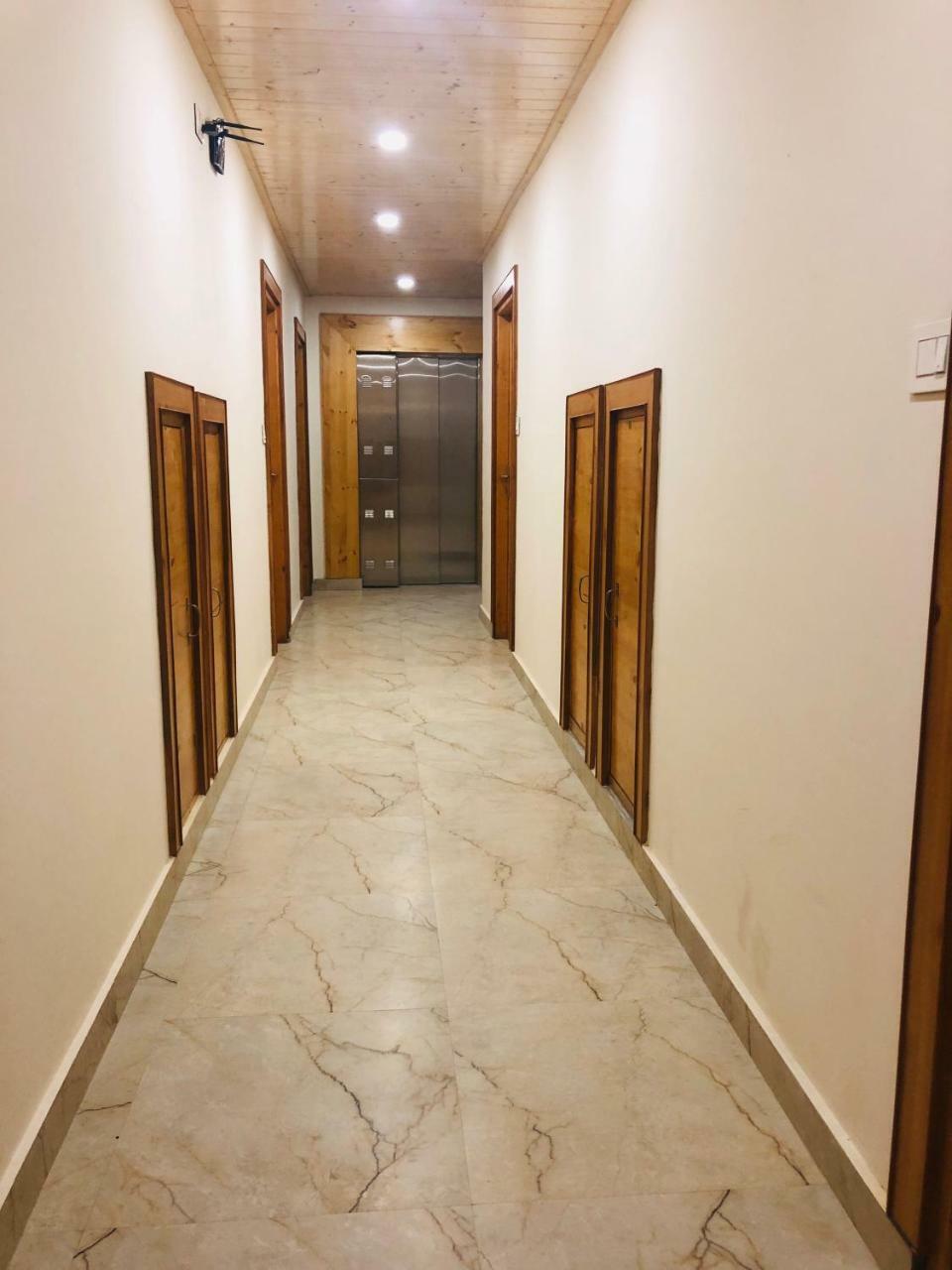 Pashmina Hotel Manāli Buitenkant foto